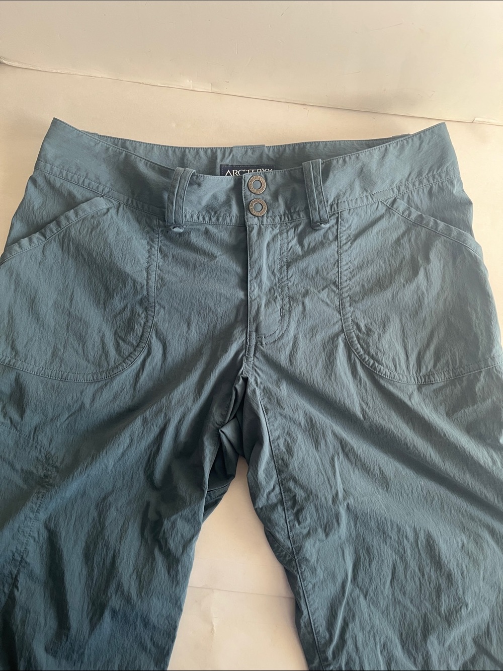 Arc’Teryx Blue Grey Capris Size 4
